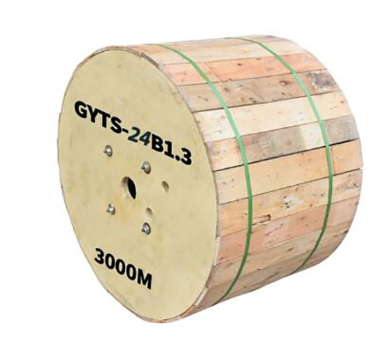 Noyaux extérieur de fibre optique G652D du câble GYTS-24B1.3 de mode unitaire 24 pour la communication