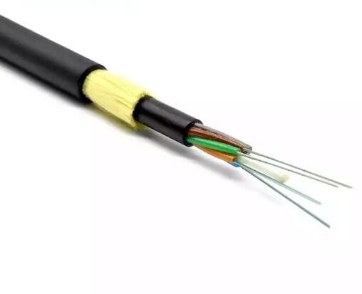 envergure engainée simple de fond 100M Overhead du noyau ADSS de câble optique de fibre 4