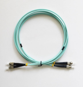 câble AQUA Color For FTTH de correction de fibre multimode de St de 2M ST To
