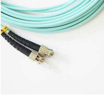 câble AQUA Color For FTTH de correction de fibre multimode de St de 2M ST To