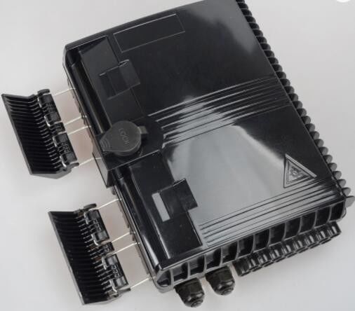 L'admission de Ftth 2 de noyau du coffret d'extrémité 16, le débouché 16 pour l'interface câble le câble optique de fibre de boîte noire