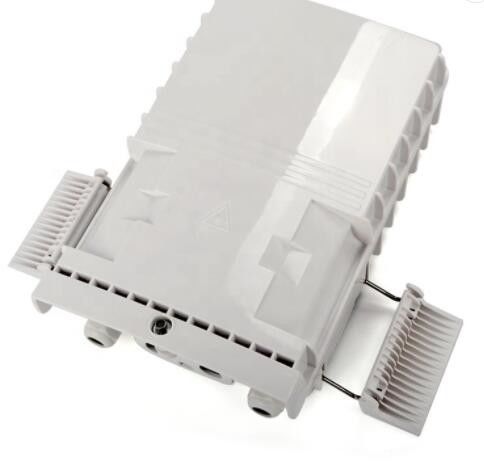 Orifice d'entrée imperméable extérieur optique du noyau IP65 FTTH 4 du coffret d'extrémité de fibre d'Odf 24/24 gauche