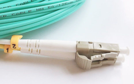La correction optique duplex de fibre de FTTH 2mm LC UPC attachent le millimètre OM3 50/125