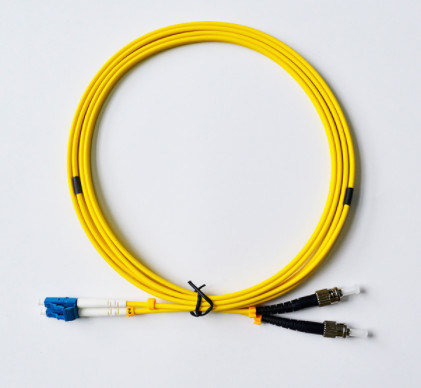 la correction optique de fibre de 3.0mm attachent le SM LC de duplex de G652D G657A à FC