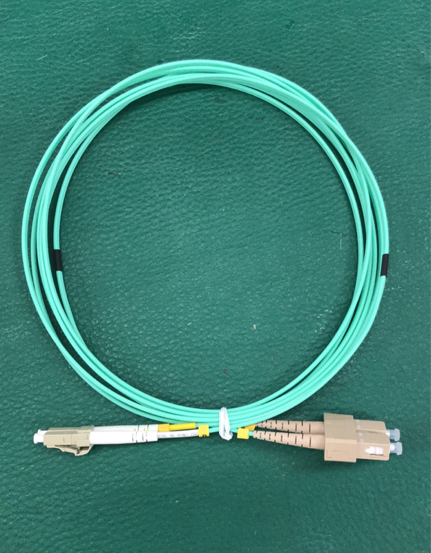 La correction duplex à plusieurs modes de fonctionnement d'Aqua Fiber Patch Cable LC LC attachent le diamètre d'OM3-300 2.0mm