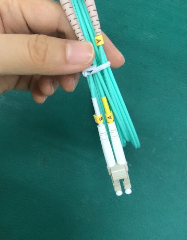 La correction optique de fibre de Sc LC attachent la veste duplex Aqua Color d'OM3 300 LSZH