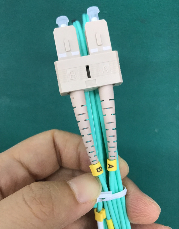 La correction optique de fibre de Sc LC attachent la veste duplex Aqua Color d'OM3 300 LSZH